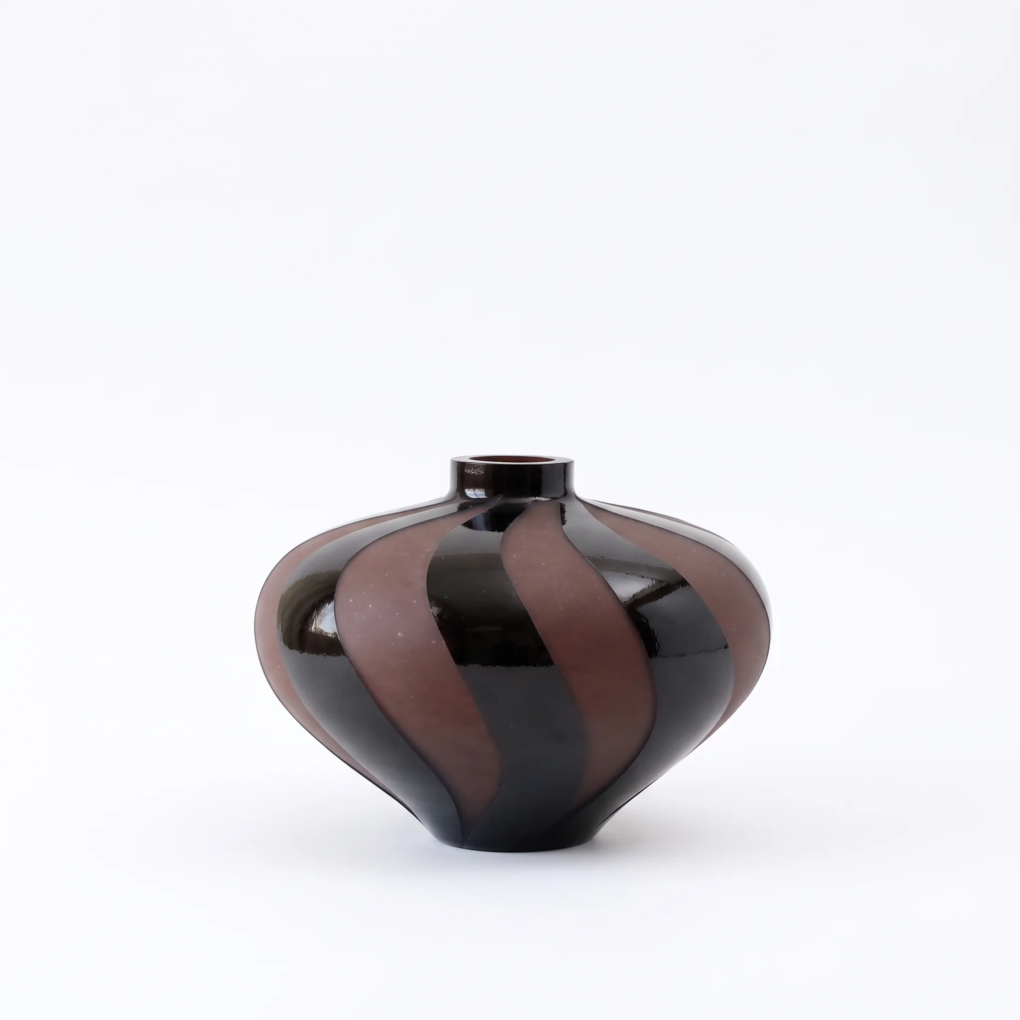Torsade Mauve – Handblown Glass Low Art Vase