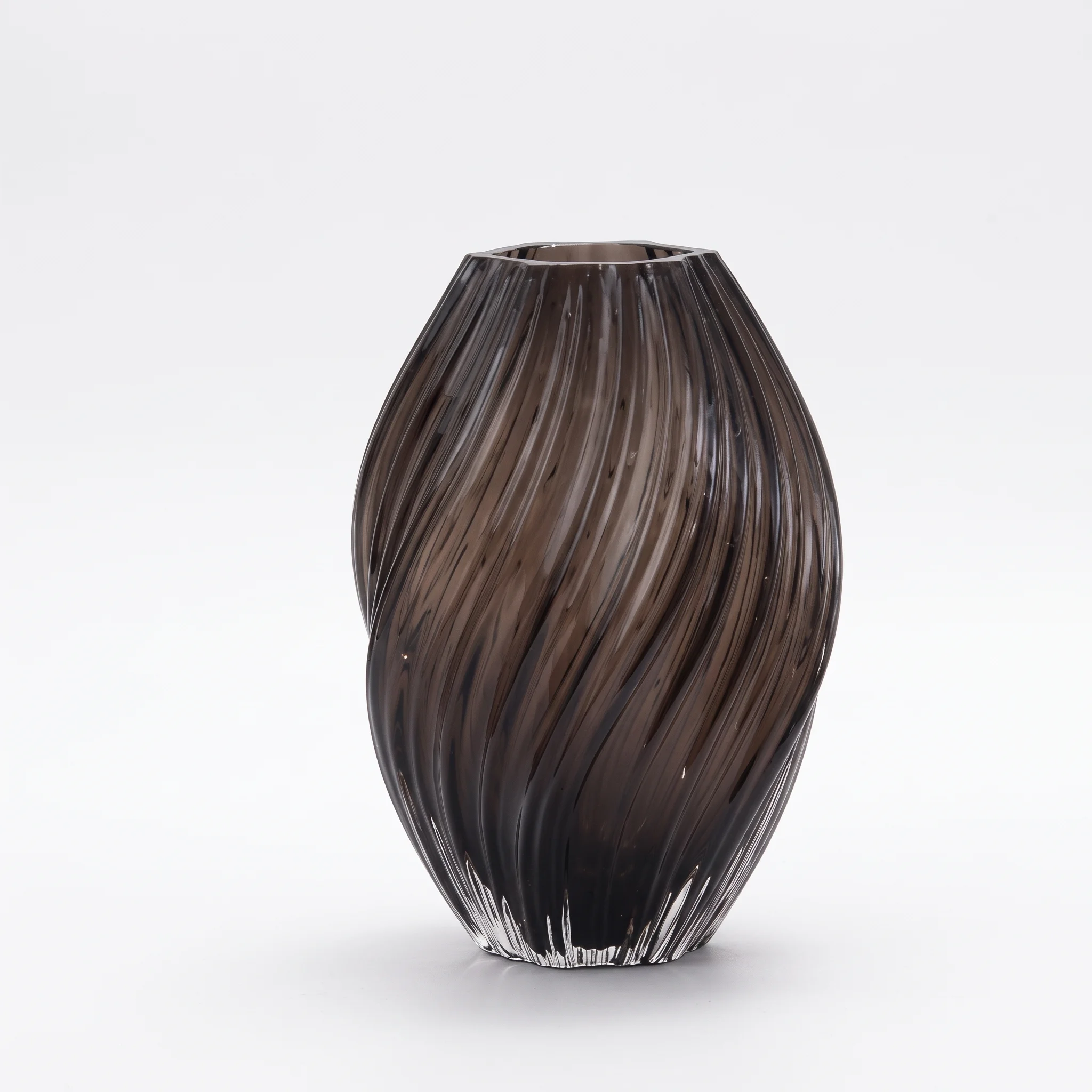Torsade Fumée – Handblown Ribbed Glass Art Vase