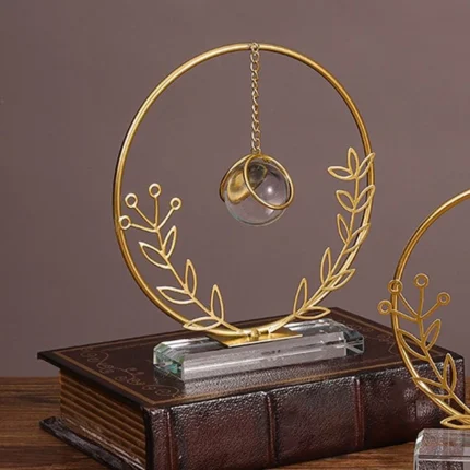 Décoration boule de cristal en métal doré forme ronde feuille, boule de cristal suspendue en art du fer pour salon, salle à manger, bureau à domicile, maison