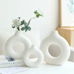 Vase en céramique blanche pour la décoration intérieure, ensemble de 2 vases Donut creux de style minimaliste nordique, décor moderne bohème pour pièce centrale de table de cuisine, salon, bibliothèque, bureau, entrée, console