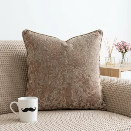 Housse de Coussin Décorative en Velours Marbré Beige et Or Luxueux - Coussin Carré avec Passepoil.