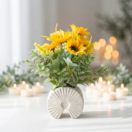 Vase en Céramique en Arche Moucheté Moderne avec Bouquet de Tournesols Artificiels - Pièce Centrale Florale Gaie pour la Décoration de la Maison.