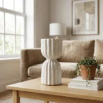 Vase en Céramique Moderne à Cannelures et Finition Mouchetée - Pièce Centrale Décorative Forme Sablier Crème pour Salon