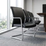 Chaise de Conférence Executive Moderne en Simili-Cuir Noir avec Base Cantilever Chromée.