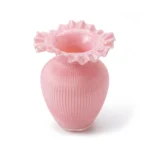 Vase en Verre Rose Côtelé avec Bord Ondulé - Vase à Fleurs Décoratif pour la Maison. – Image 2