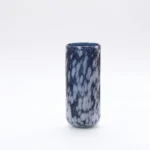 Écume Marine – Vase Cylindrique Artisanal en Verre Bleu Moucheté – Image 2