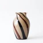 Vortex Ambré – Vase Artisanal en Verre Moucheté & Rayures Torsadées – Image 2