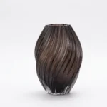 Torsade Fumée – Vase Sculptural Artisanal en Verre Cannelé – Image 2