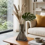 Pyramide Fumée – Vase Géométrique Artisanal en Verre Soufflé