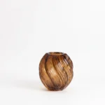 Ambre Torsadé – Vase Sphérique Artisanal en Verre Soufflé à Motif Torsadé – Image 2