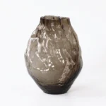 Texture Organique Fumée – Vase Artisanal en Verre Soufflé à Texture Organique – Image 2